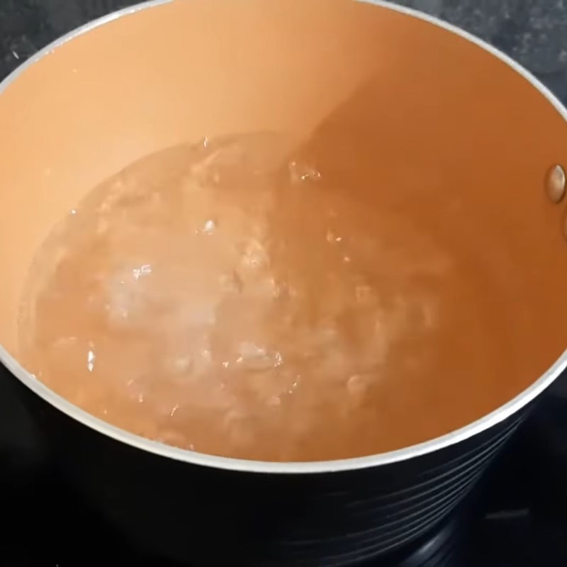 Bước 2 Chuẩn bị nước sôi Om trám đen