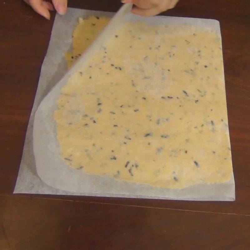 Bước 4 Cán bột và tạo hình bánh quy bánh quy bằng nồi chiên không dầu