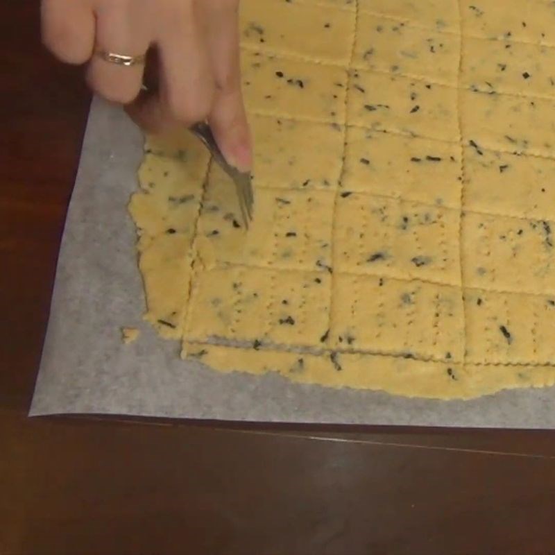 Bước 4 Cán bột và tạo hình bánh quy bánh quy bằng nồi chiên không dầu