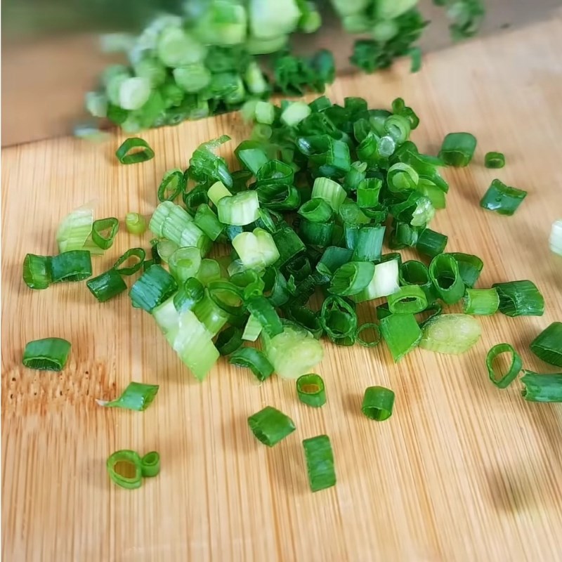 Bước 2 Cắt thịt và chuẩn bị gia vị ướp Thịt kho tôm