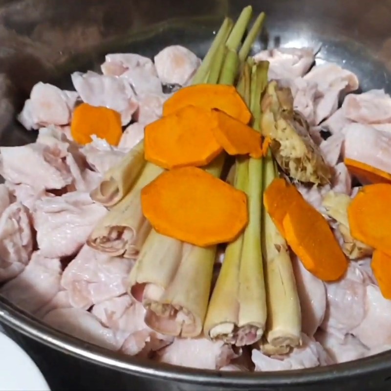 Bước 2 Chần sụn gà khử mùi Sụn gà rang muối Hong Kong