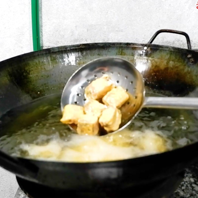 Bước 3 Chiên cá tầm cá tầm rang muối