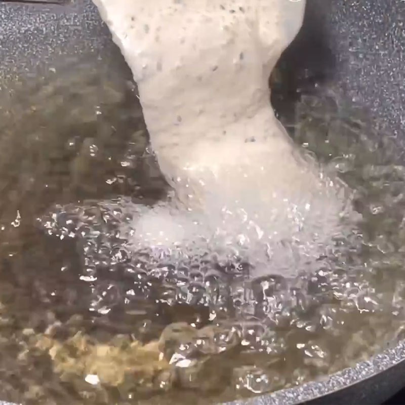 Bước 6 Chiên chuối lần 1 Bánh chuối chiên phồng rỗng ruột