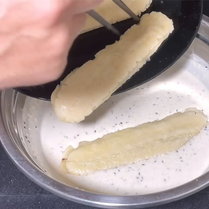 Bước 6 Chiên chuối lần 1 Bánh chuối chiên phồng rỗng ruột