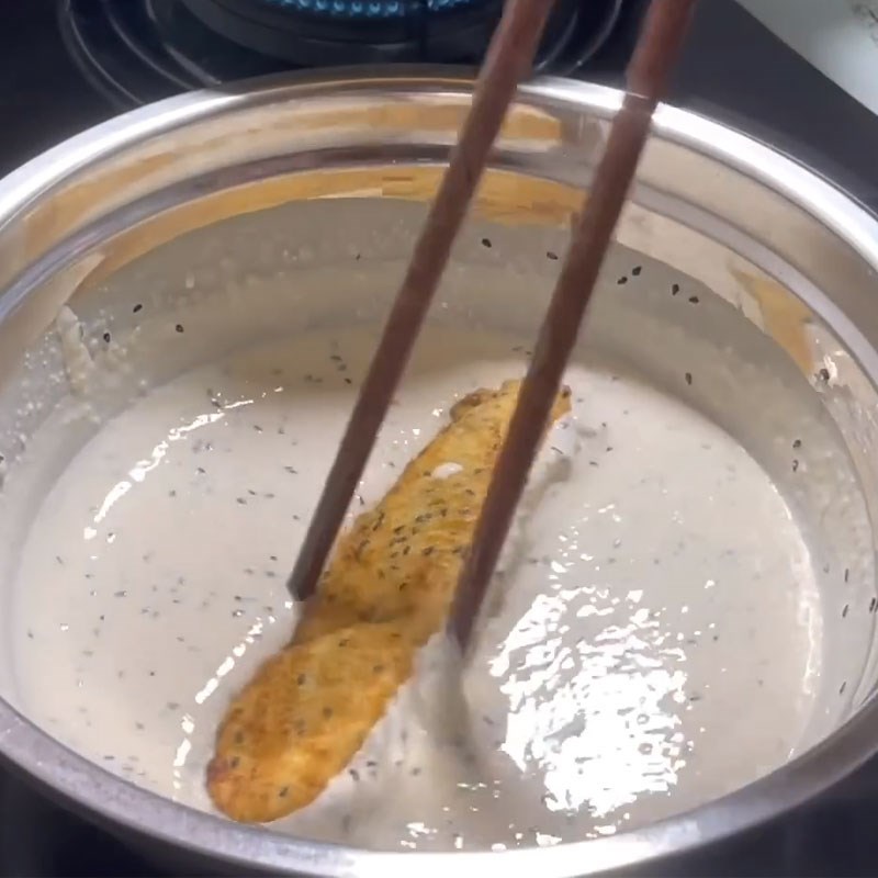 Bước 7 Chiên chuối lần 2 (bí quyết để chuối chiên phồng rỗng ruột) Bánh chuối chiên phồng rỗng ruột