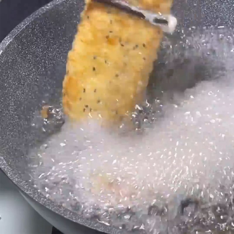 Bước 7 Chiên chuối lần 2 (bí quyết để chuối chiên phồng rỗng ruột) Bánh chuối chiên phồng rỗng ruột