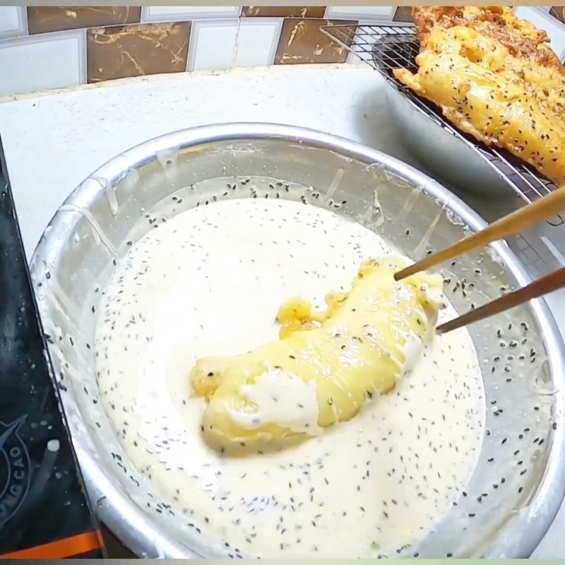 Bước 4 Chiên chuối lần 2 (Chiên ngập dầu giòn rụm) Bánh chuối chiên bằng bột gạo