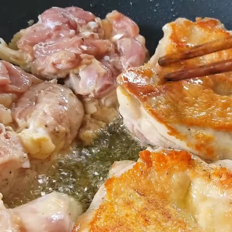 Bước 4 Chiên gà Gà xào chua ngọt