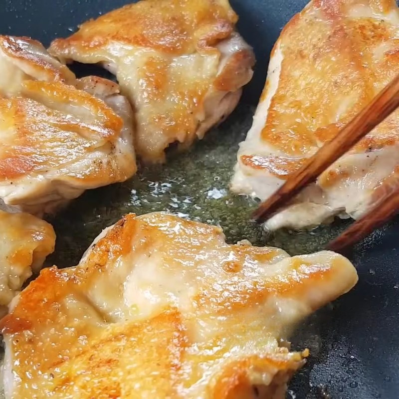 Bước 4 Chiên gà Gà xào chua ngọt