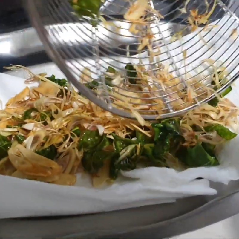 Bước 4 Chiên giòn các gia vị Sụn gà rang muối Hong Kong