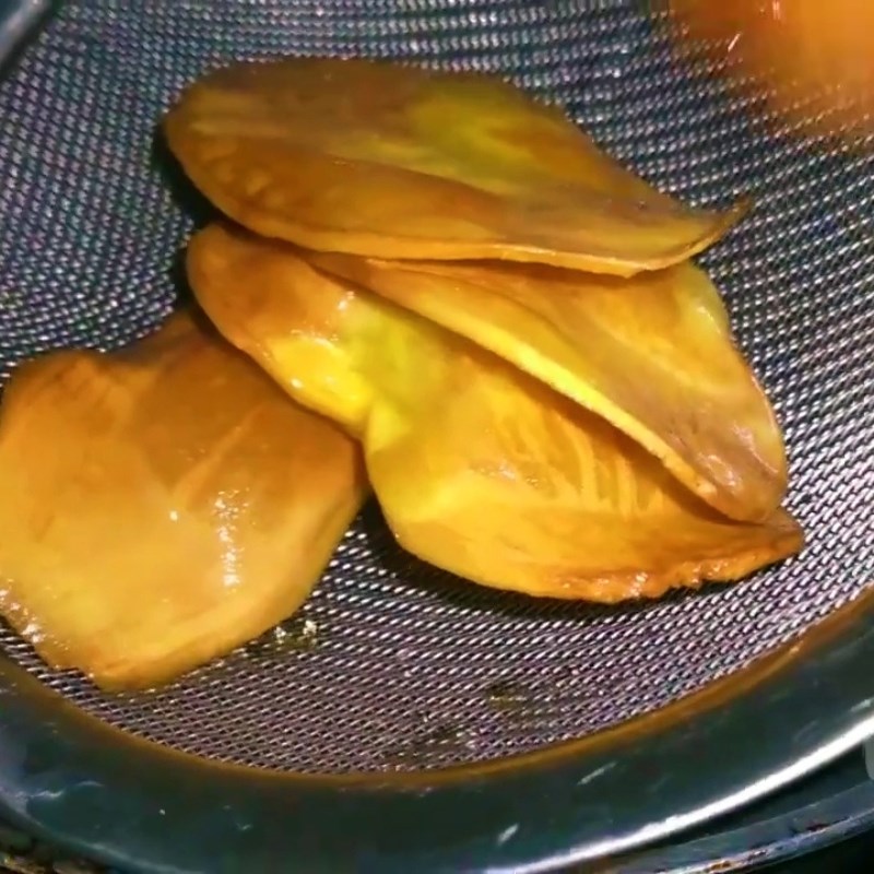 Bước 2 Chiên khoai lang không cần bột giòn rụm Khoai lang chiên không cần bột