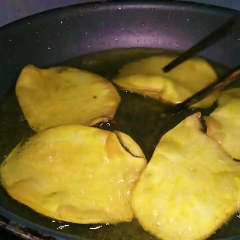 Bước 2 Chiên khoai lang không cần bột giòn rụm Khoai lang chiên không cần bột