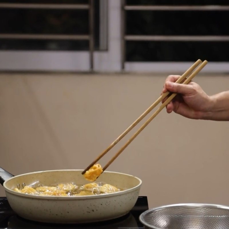 Bước 5 Chiên mực lần 2 Mực tẩm bột chiên giòn