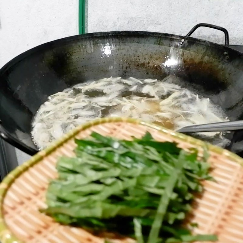 Bước 5 Chiên sả và lá nốt cá tầm rang muối