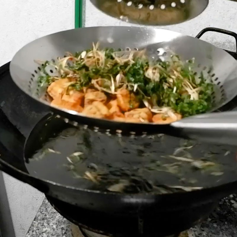 Bước 5 Chiên sả và lá nốt cá tầm rang muối