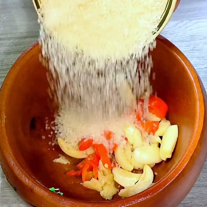 Bước 2 Chuẩn bị gia vị và ướp thịt Thịt kho tàu truyền thống