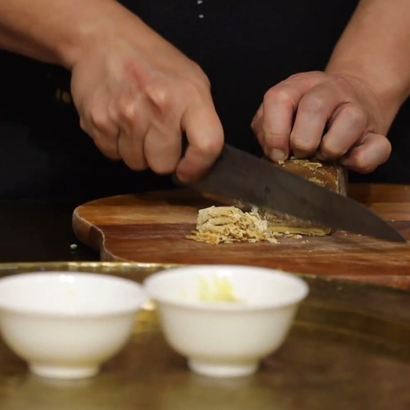 Bước 2 Chuẩn bị gừng và đường Chè gạo nếp gừng