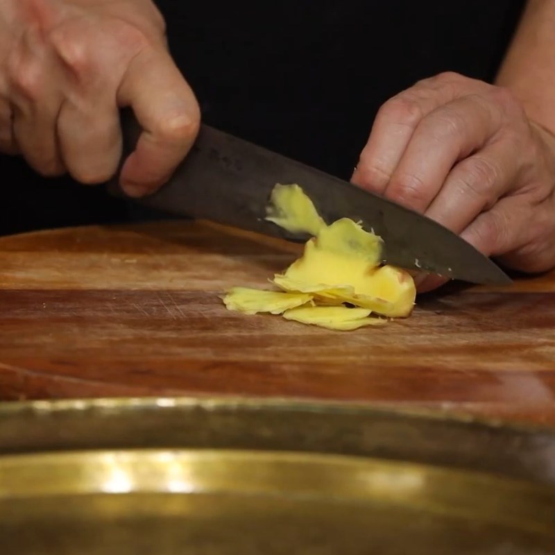 Bước 2 Chuẩn bị gừng và đường Chè gạo nếp gừng