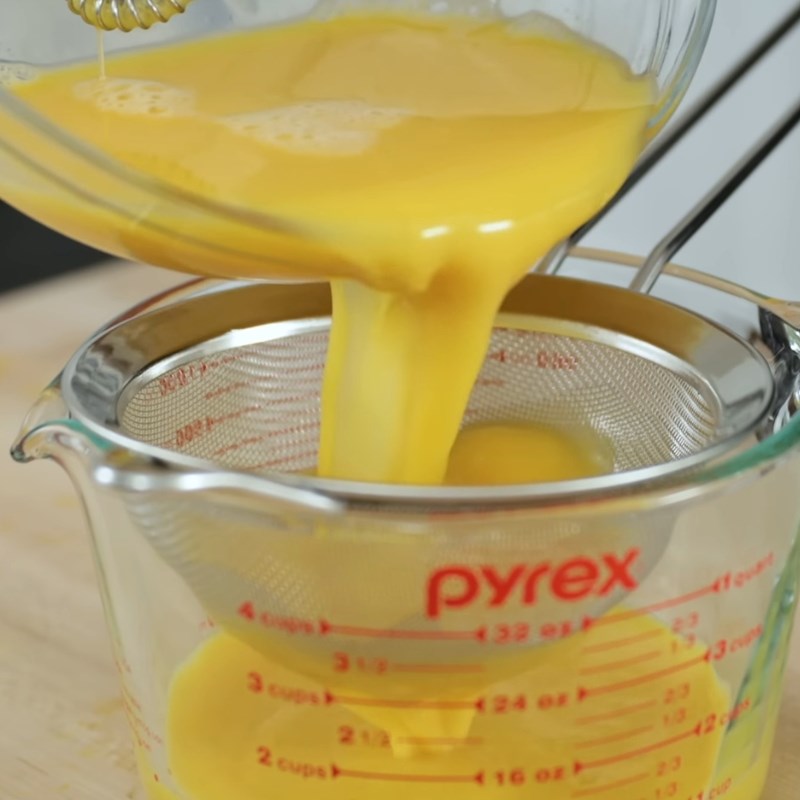 Bước 2 Chuẩn bị hỗn hợp trứng dashi mềm mịn Trứng hấp kiểu Nhật