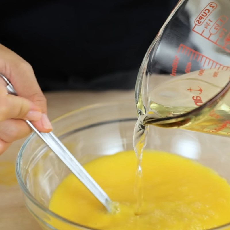 Bước 2 Chuẩn bị hỗn hợp trứng dashi mềm mịn Trứng hấp kiểu Nhật
