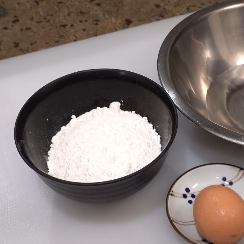 Bước 1 Chuẩn bị nguyên liệu làm bột tempura Tôm chiên tempura