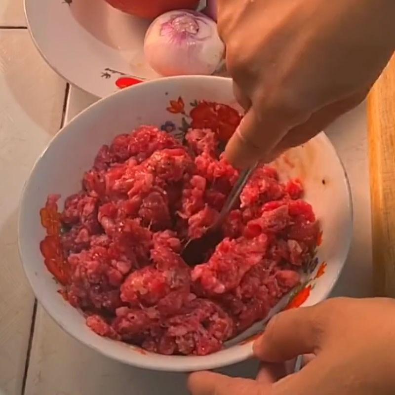 Bước 1 Chuẩn bị và ướp thịt bò băm thịt bò băm sốt cà chua