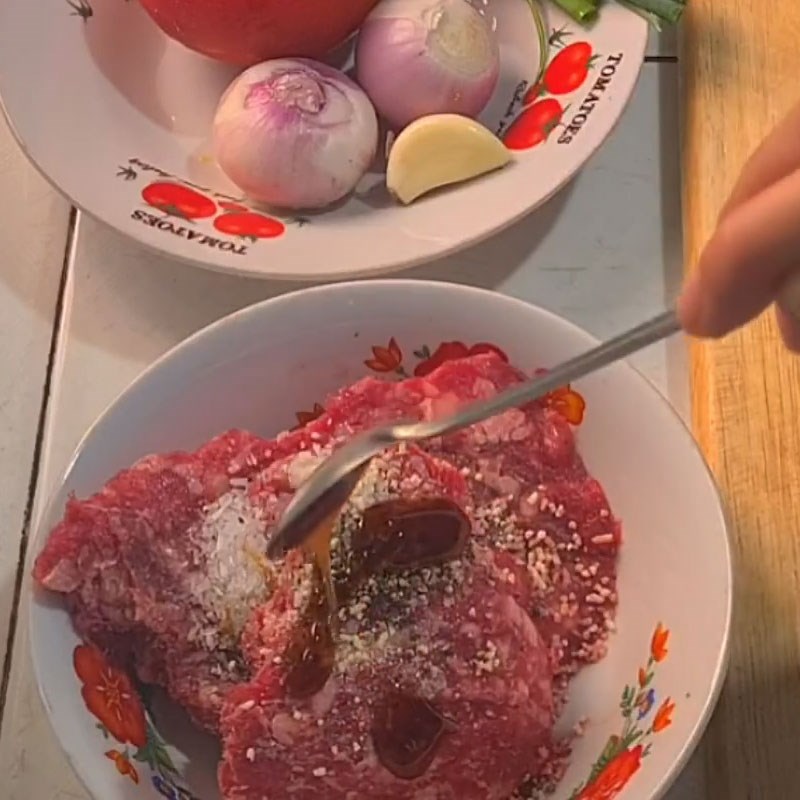 Bước 1 Chuẩn bị và ướp thịt bò băm thịt bò băm sốt cà chua