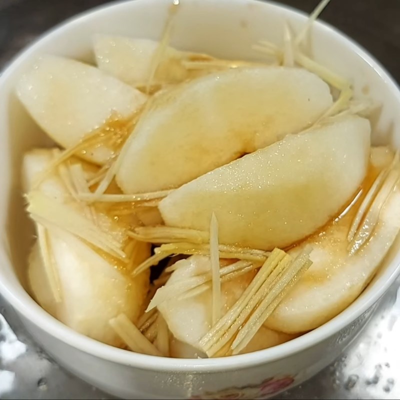 Bước 3 Chưng lê cách thủy Lê chưng trị ho cho người lớn