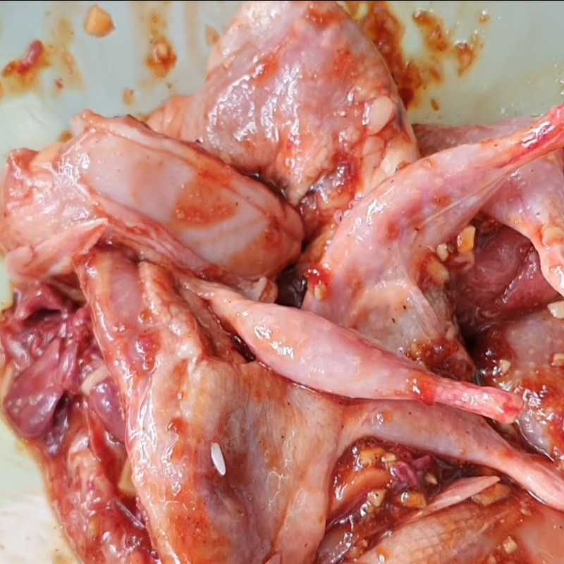 Bước 2 Công thức ướp chim cút nướng Chim cút nướng bằng nồi chiên không dầu