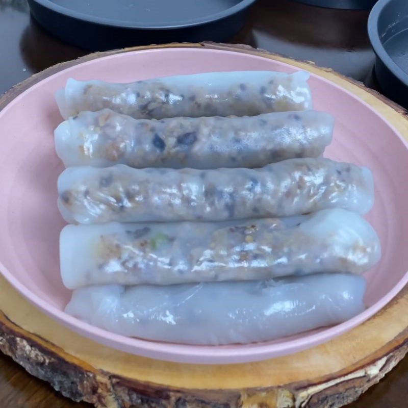 Bước 4 Cuốn bánh và hoàn thiện Bánh cuốn bằng bột gạo