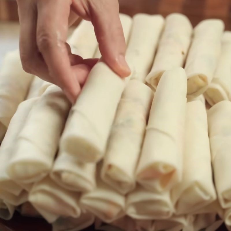 Bước 5 Cuộn chả giò đẹp mắt Chả giò chay khoai môn đậu xanh