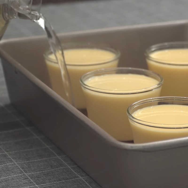 Bước 5 Đổ khuôn và hấp/nướng bánh caramen Bánh caramen