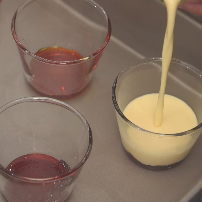 Bước 5 Đổ khuôn và hấp/nướng bánh caramen Bánh caramen