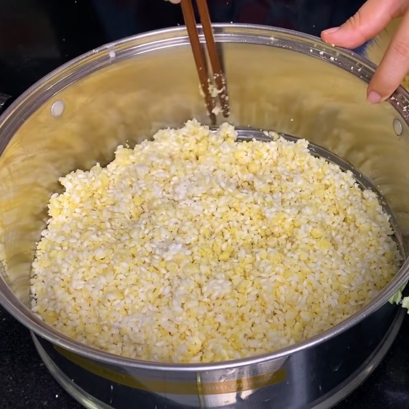 Bước 4 Đồ xôi dẻo thơm bằng xửng hấp Xôi đậu xanh nước cốt dừa bằng xửng hấp