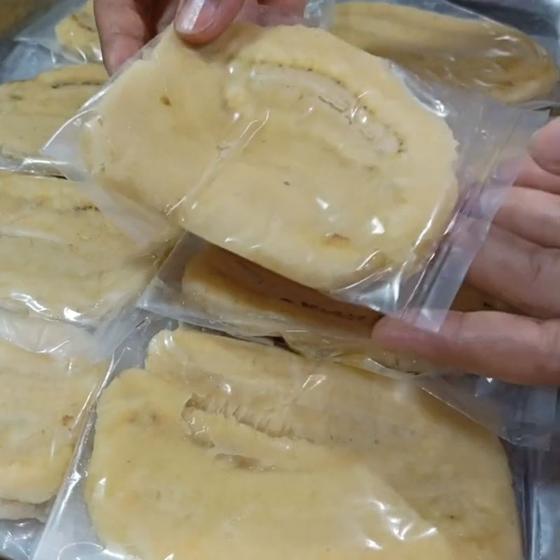Bước 5 Ép chuối và đóng gói Kem chuối không bị đông đá