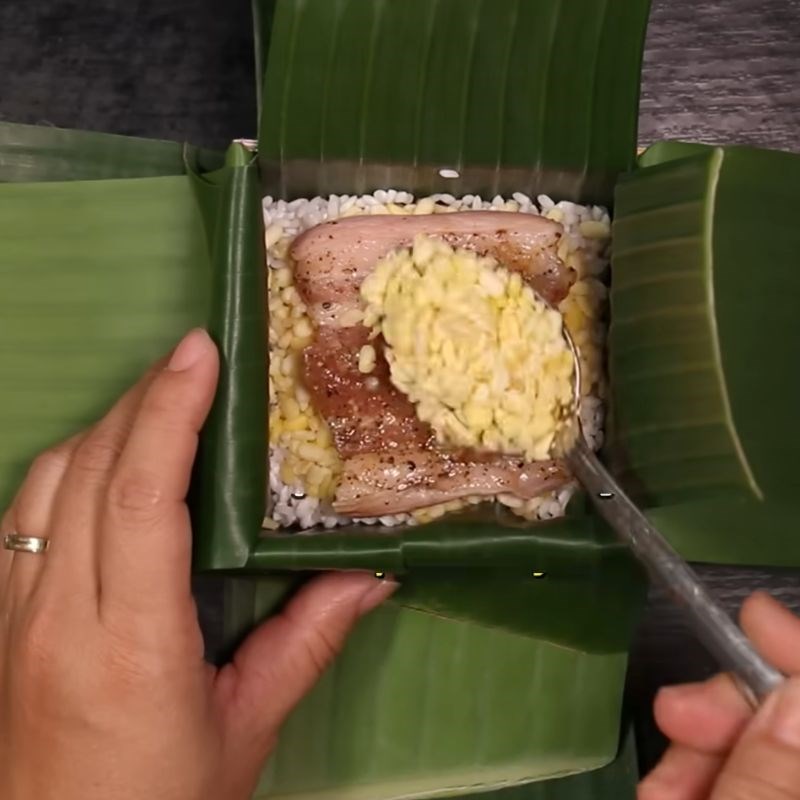 Bước 3 Gói bánh chưng bằng lá chuối (có khuôn) Gói bánh chưng bằng lá chuối