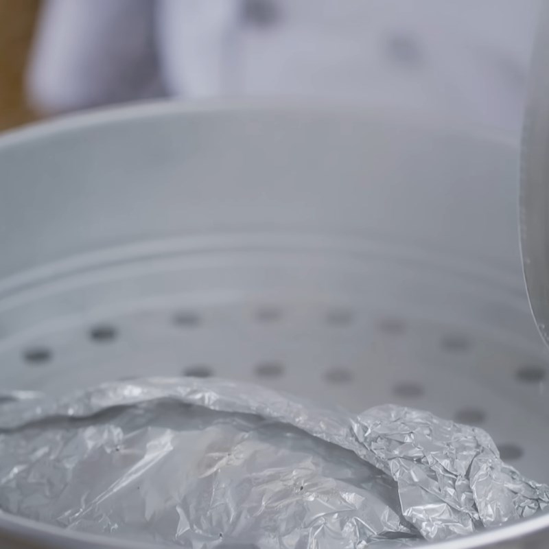 Bước 4 Gói cá và hấp chín Cá hấp giấy bạc