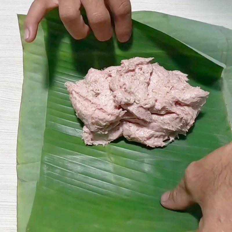 Bước 4 Gói chả lụa bằng lá chuối Giò lụa truyền thống