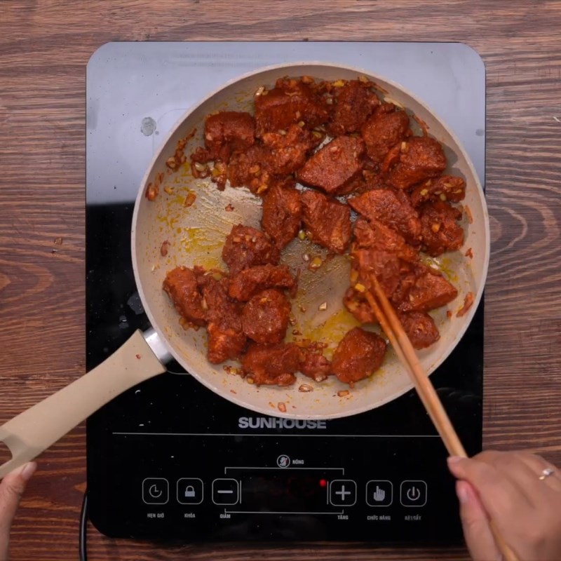 Bước 4 Hầm bò kho Bò kho nấu bằng gói gia vị