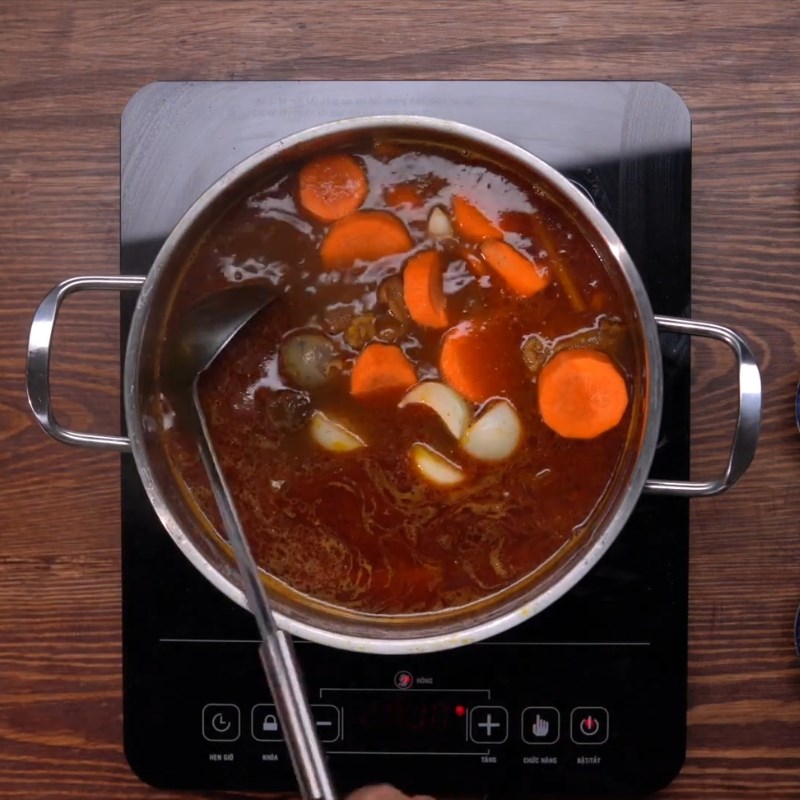 Bước 4 Hầm bò kho Bò kho nấu bằng gói gia vị