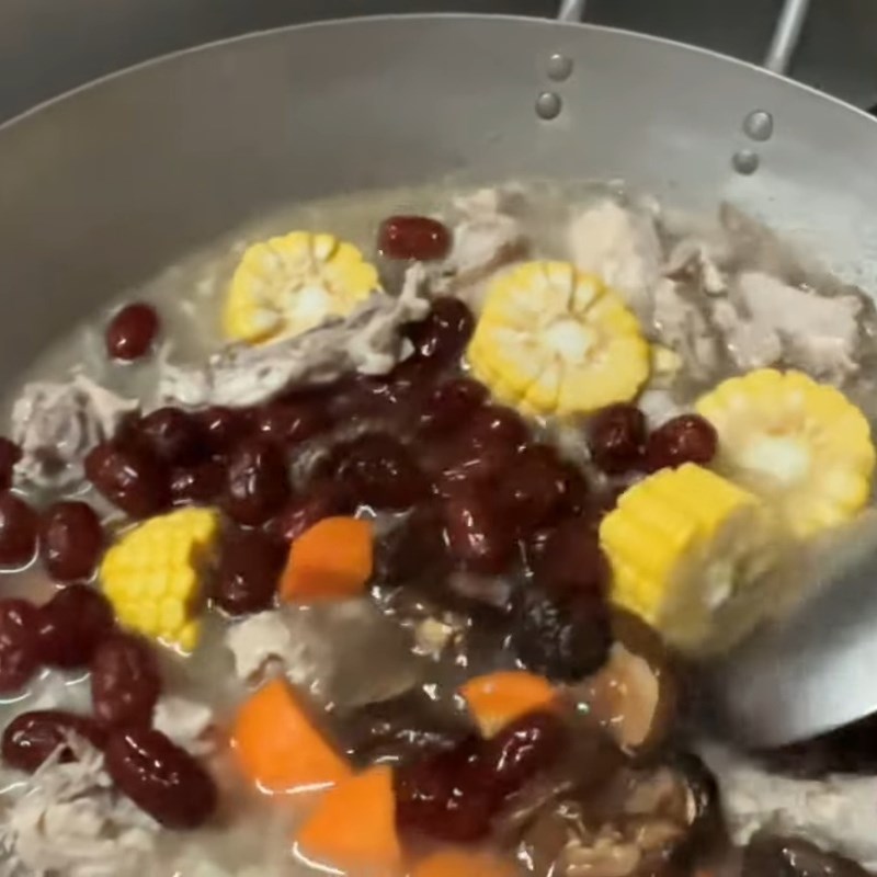 Bước 4 Hầm gà cùng rau củ và nấm hương Gà hầm nấm