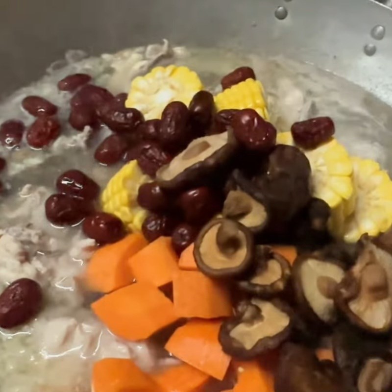 Bước 4 Hầm gà cùng rau củ và nấm hương Gà hầm nấm