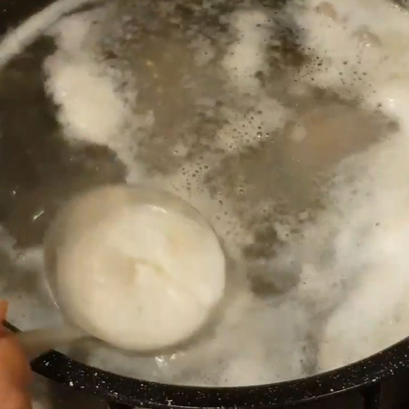 Bước 4 Hầm nước dùng phở và nêm gia vị cơ bản phở đuôi bò