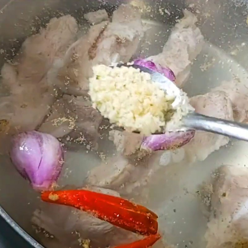 Bước 3 Hầm sườn non Canh khoai lang