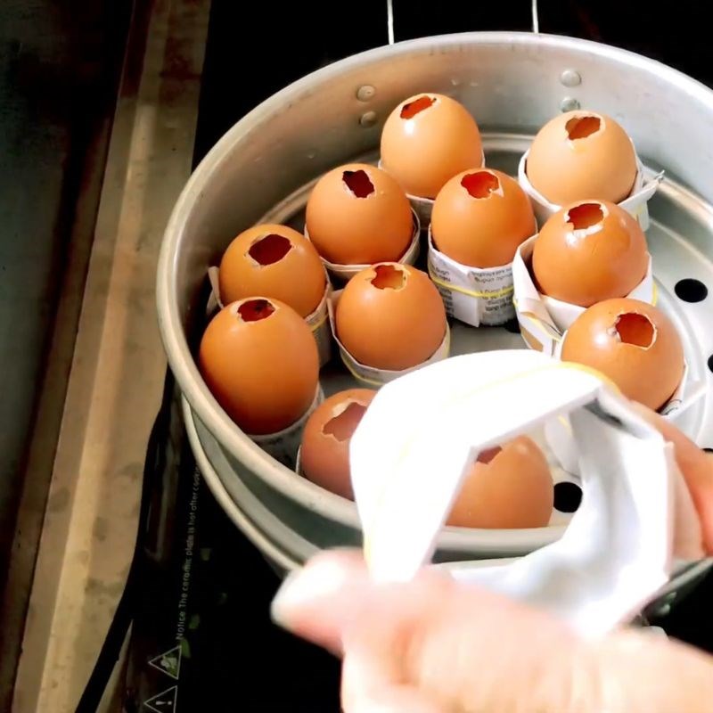 Bước 4 Hấp trứng (Công đoạn làm chín sơ bộ) Trứng gà nướng bằng nồi chiên không dầu