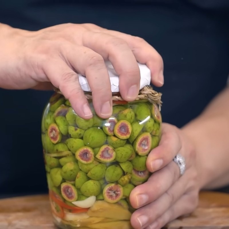 Bước 6 Hoàn thành hũ sung muối và bảo quản đúng cách Muối sung chua ngọt