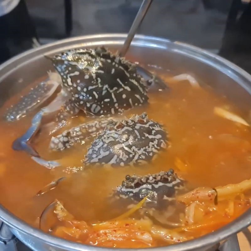 Bước 4 Hoàn thành món lẩu ghẹ kim chi Lẩu ghẹ kim chi