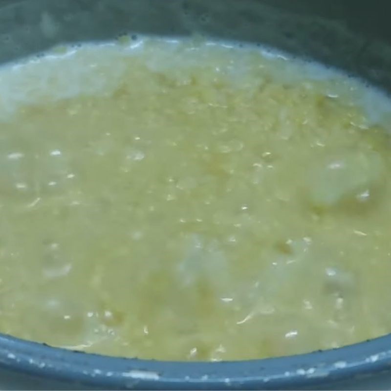 Bước 3 Hớt bọt và đánh nhuyễn đậu Chè đậu xanh đánh bằng nồi cơm điện