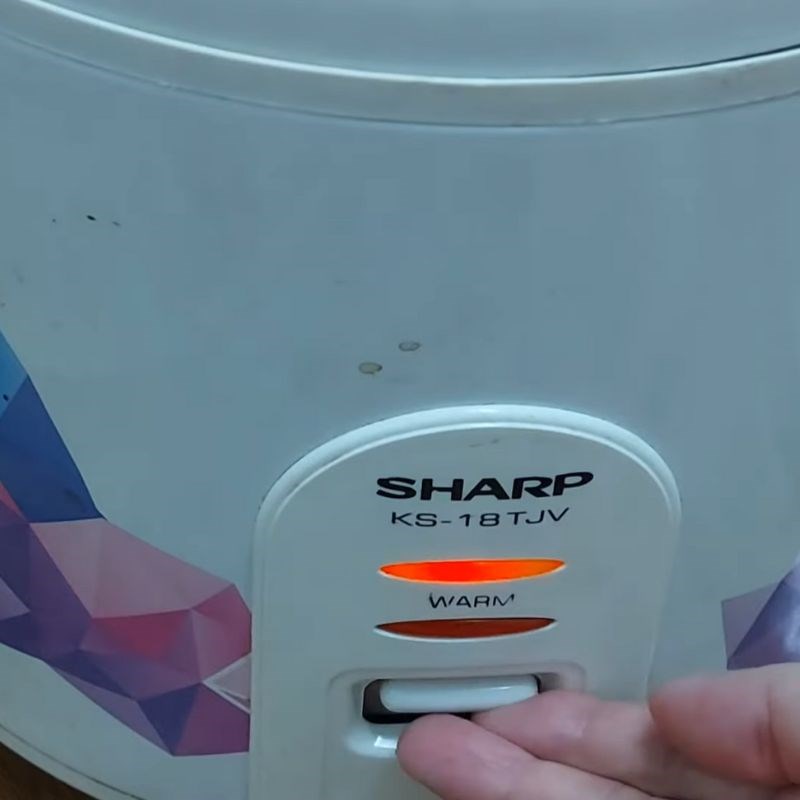 Bước 3 Hớt bọt và đánh nhuyễn đậu Chè đậu xanh đánh bằng nồi cơm điện