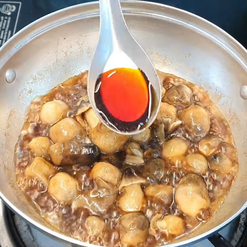 Bước 4 Khô nấm rơm với nước tương Nấm rơm kho nước tương
